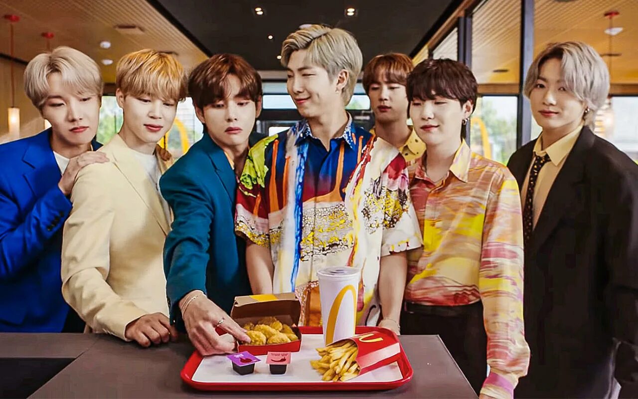 Беверли бтс. BTS MACDONALD. БТС макдональдс. BTS meal. BTS коллаборация с макдональдс.