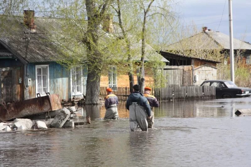 Потоп в Свердловской области. Весенний паводок Свердловская область. Город Туринск потоп. Затопление населенных пунктов.