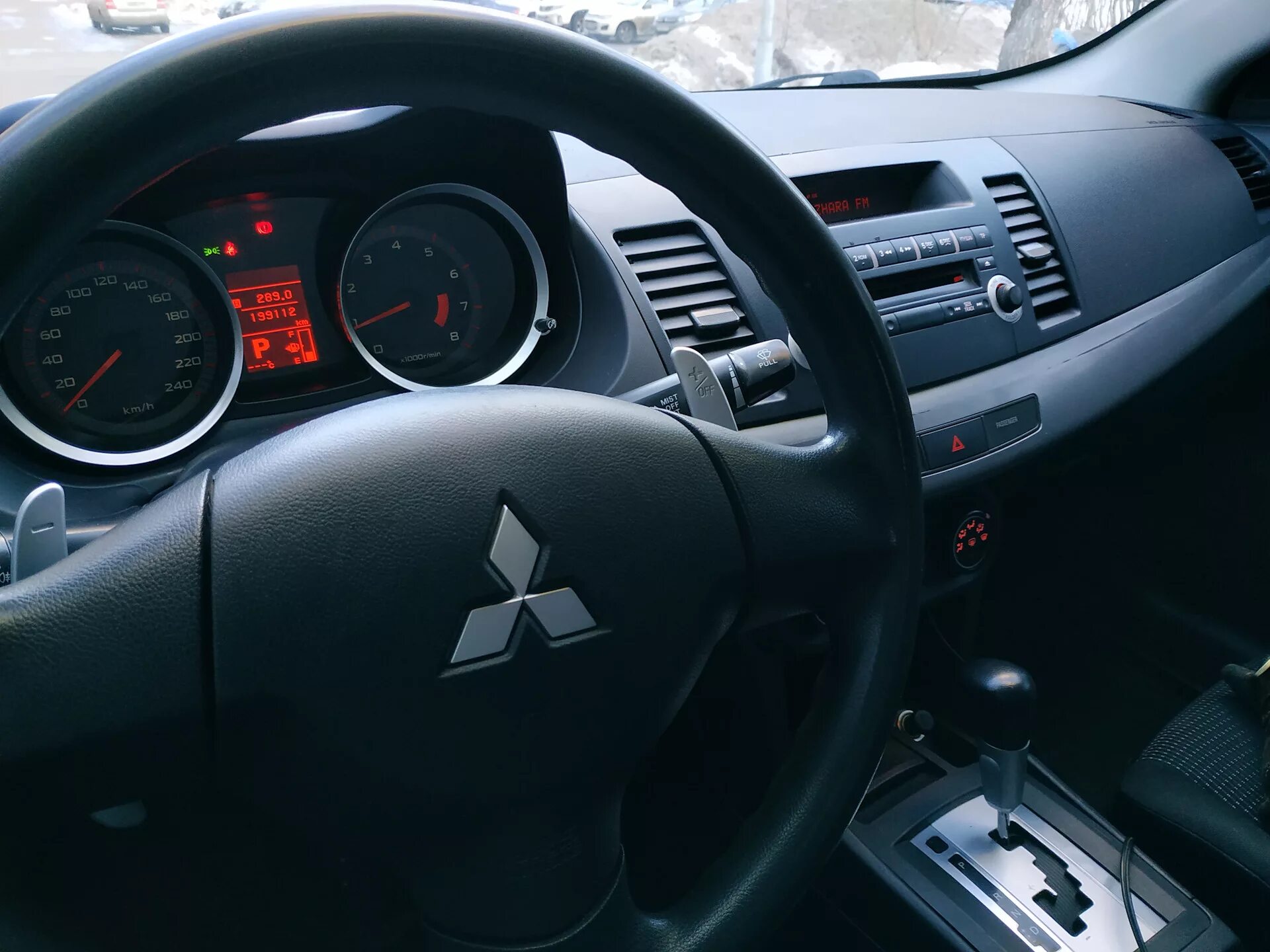 Mitsubishi lancer 10 автомат. Митсубиси лансер 2008 салон. Лансер 10 автомат пинается. Mitsubishi lancer x 2008 салон. Mitsubishi lancer 10 1.