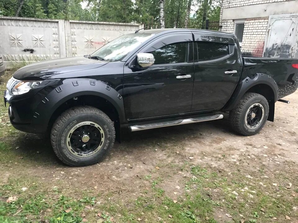 Шины l200 mitsubishi. Митсубиси л200 2008. Черный Митсубиси л200 2008. Mitsubishi l200 военный. Литье Митсубиси л200.