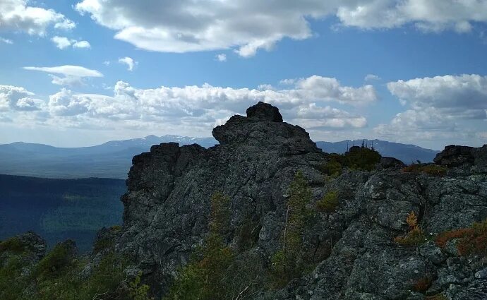 уральские горы конжаковский камень. камень армения вулканический. обсидиан из армении. гора черного камня. обсидиан армения.