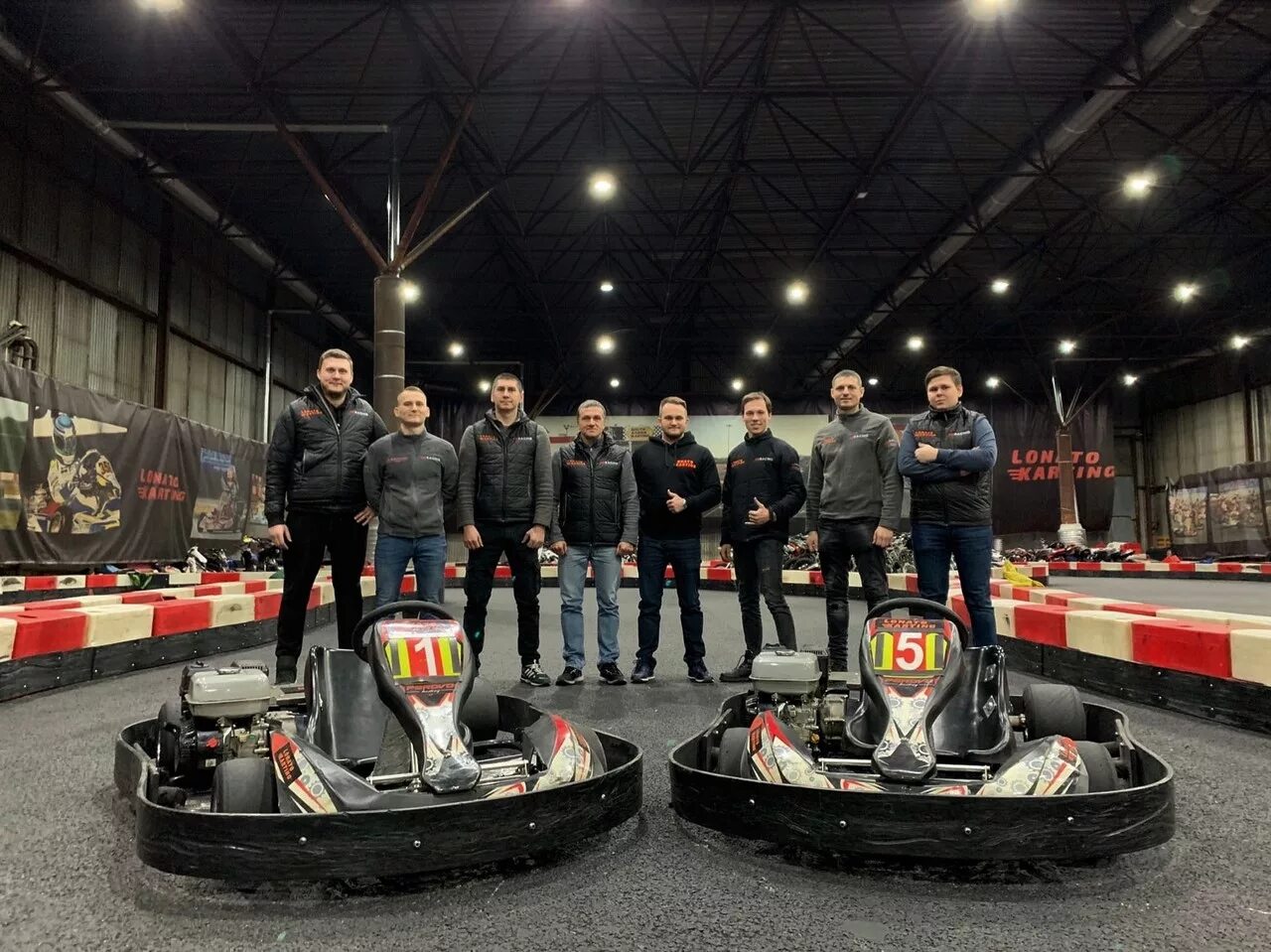 Картинг в спб адреса и цены. Картинг Lonato Karting. Картодром Лонато. Lonato Karting, Москва. Картинг Нагатинская Лонато.