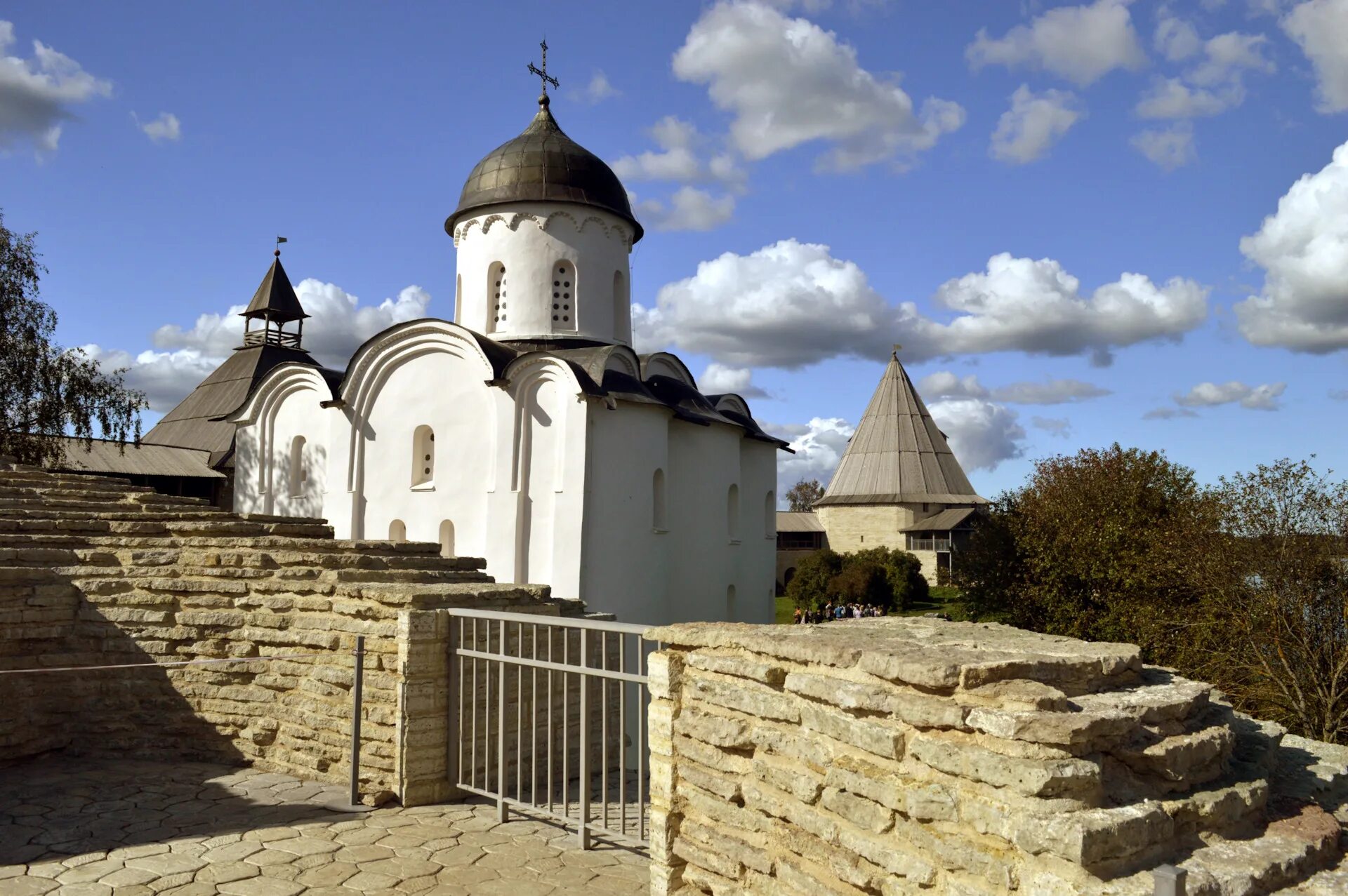 Погода в старой ладоге на неделю. Георгиевская Церковь (Старая Ладога). Церковь Святого Георгия в Ладоге. Успенский монастырь в старой Ладоге.