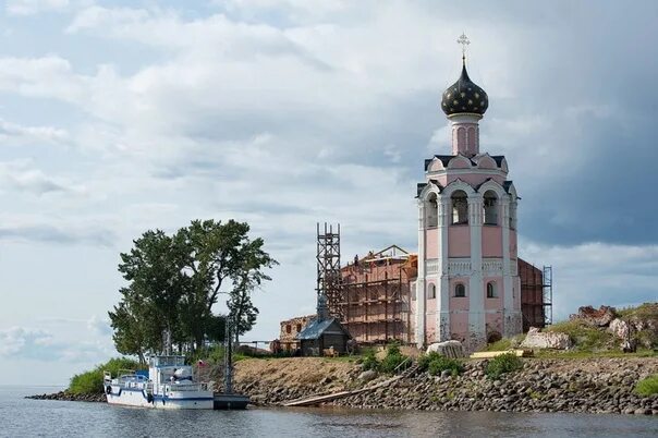 Погода кубенское озеро. Спасо-каменный монастырь Вологда. Спас-камень монастырь Кубенское озеро. Спас каменный Вологда. Устье Вологодской области Спасо каменный монастырь.