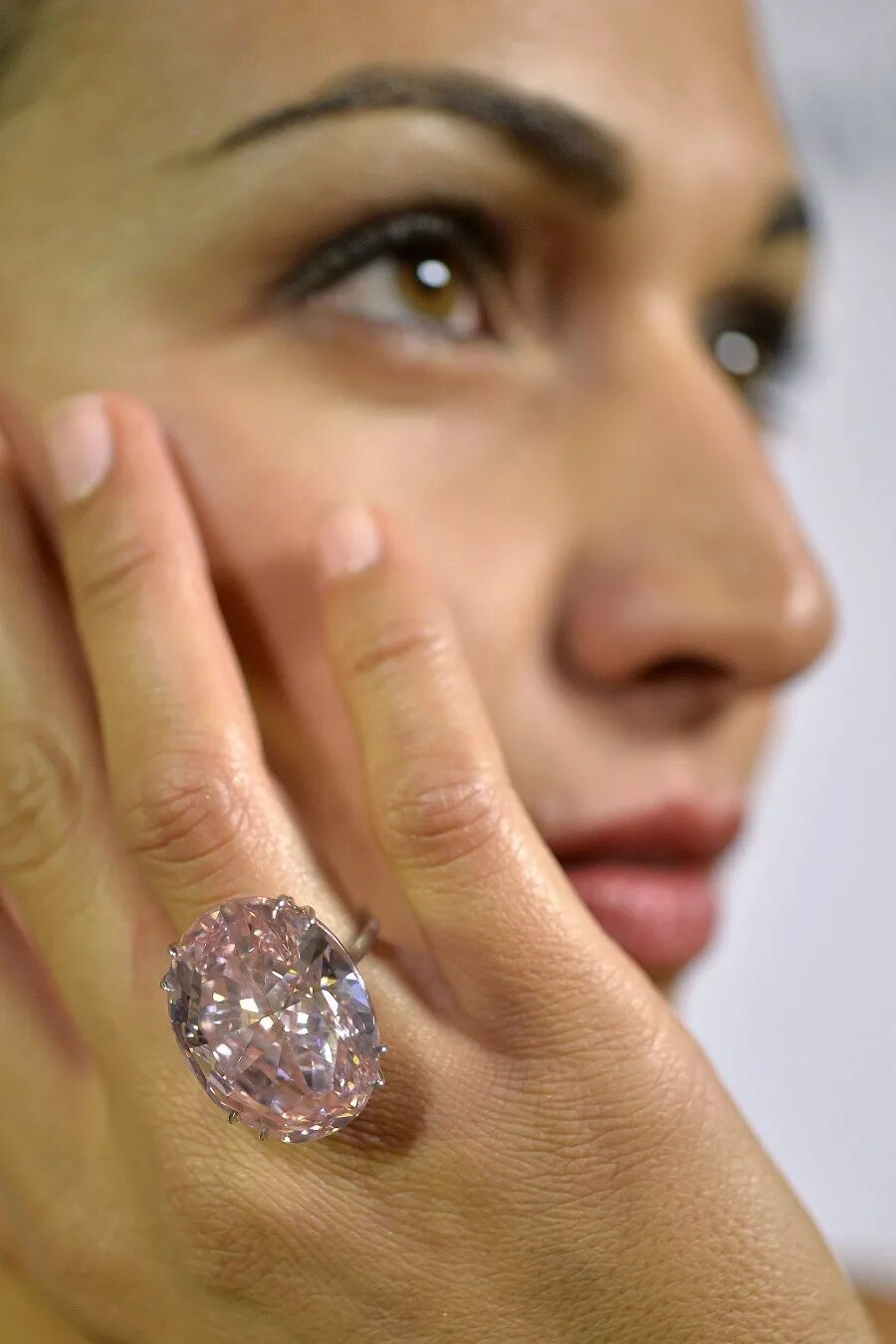 Чадо что дороже всех бриллиантов на свете. Кольцо Pink Star Diamond.