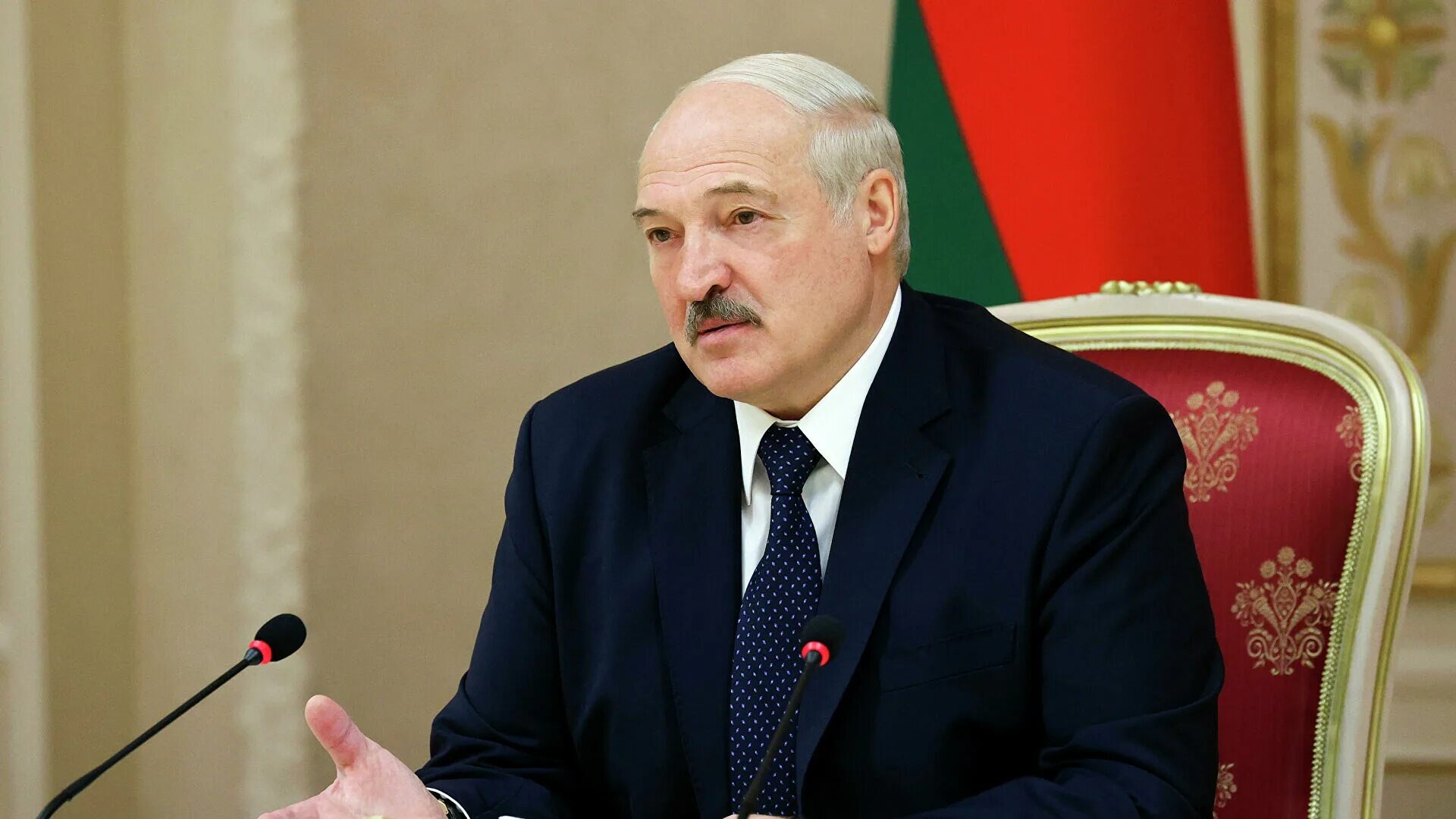 В каком году стал лукашенко президентом белоруссии. Александр лукашенко. президент белоруссии лукашенко. президент белоруссии 2025. александр лукашенко 1990.