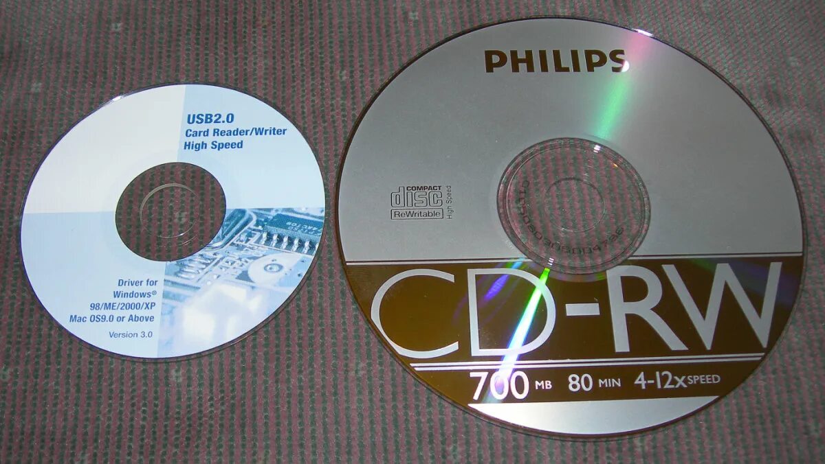 Почему cd. Mini CD-RW 8 см. Мини СД диск. Маленький компакт диск. Маленький двд диск.