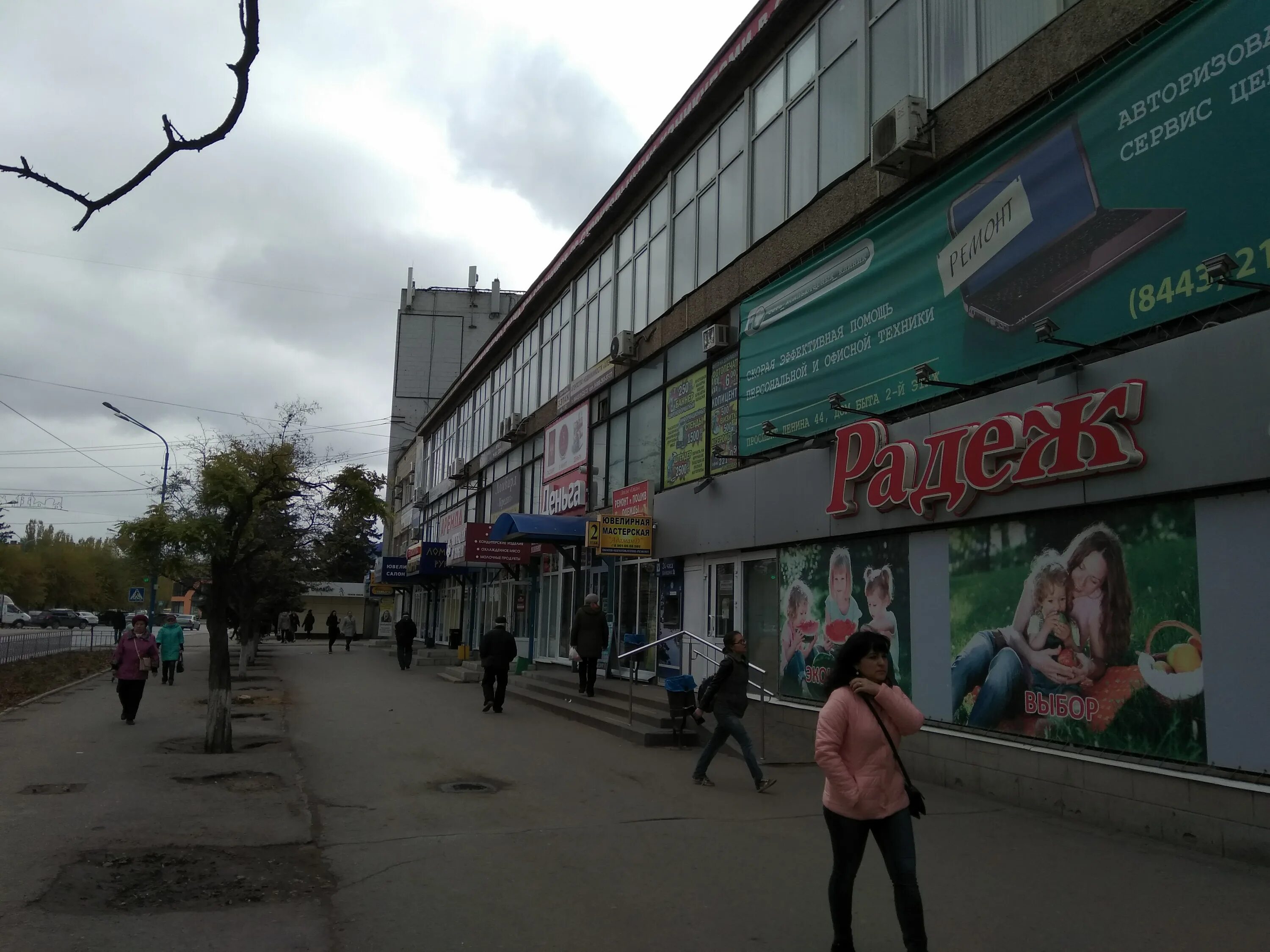 Волжские продукты. Пр ленина 109 волжский. Ленина 232 томск. Магазин волжский проспект. Ленина 119 волжский на карте.