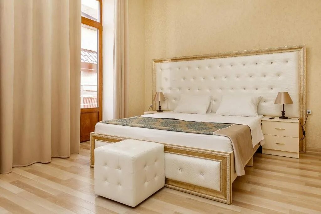 Гостиница рояль дербент. Отель дагестана отель роял. Ривьера гостиница дербент. Роял отель дербент дагестан. Hotel royal дербент.