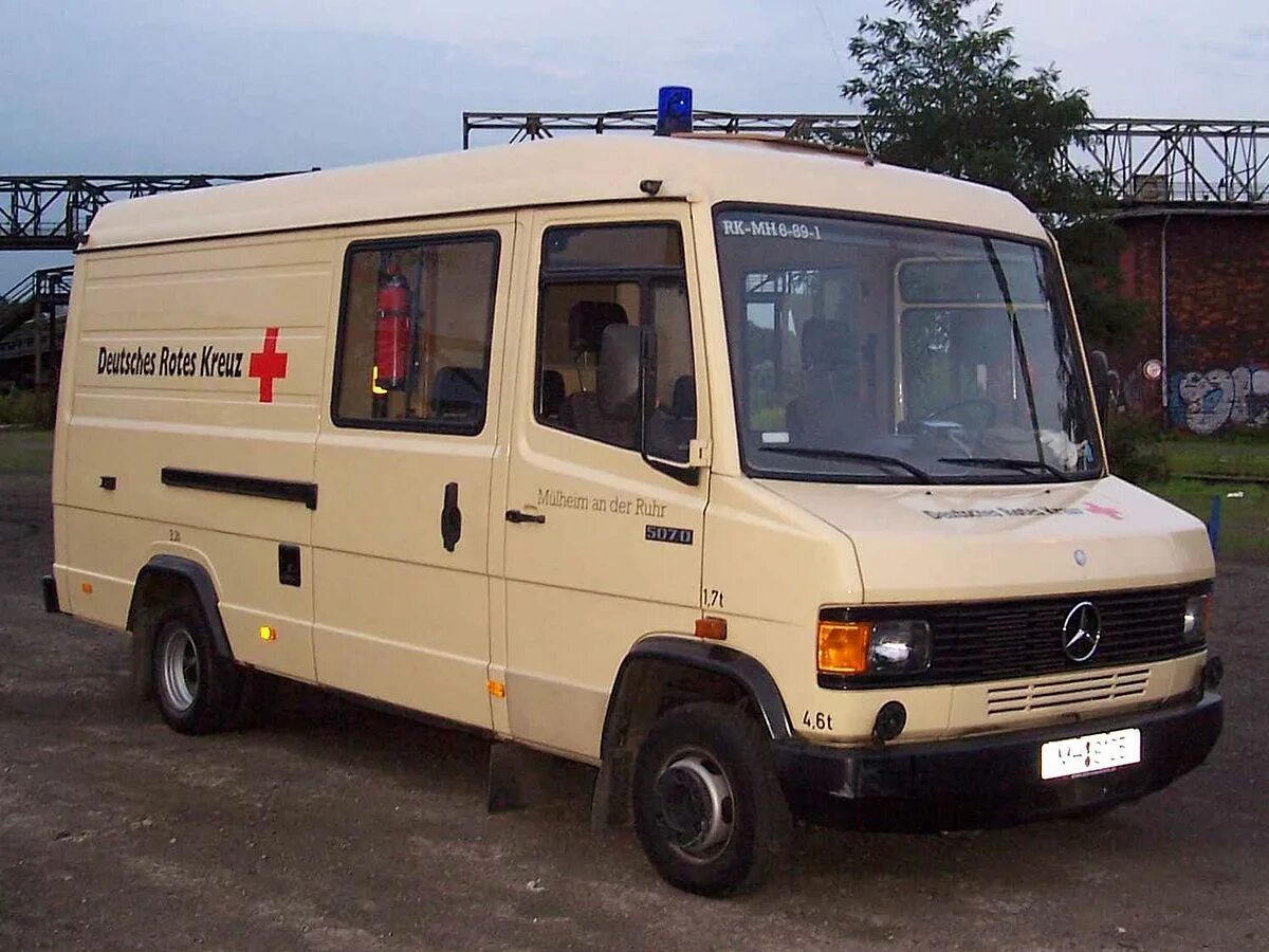 Купить мерседес т2. Mercedes-Benz t2 фургон. Mercedes-Benz t1, 1990. Mercedes Benz t1 бортовой. Мерседес Бенц т1 т2.