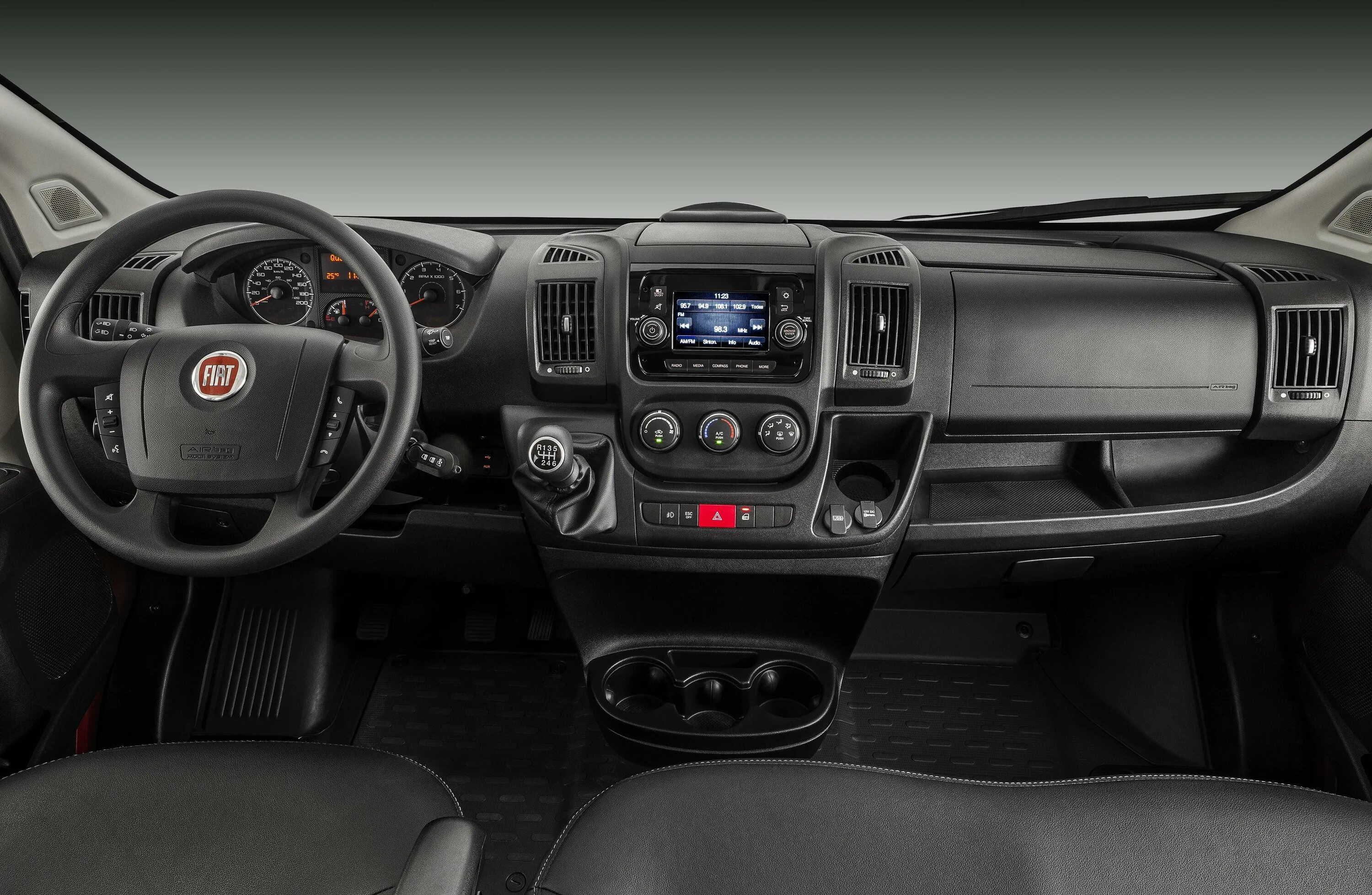 Fiat ducato 244 панель приборов сигнальные лампочки. Торпеда фиат дукато 290. Fiat ducato приборная панель. Панель фиат дукато 250. Fiat ducato 2009 салон.