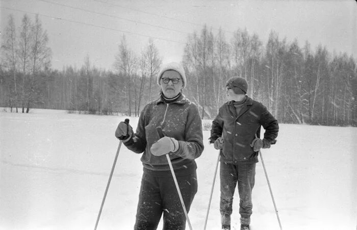 Лыжная прогулка СССР. Лыжные прогулки 1980-х. 1890 Года - лыжные прогулки. Февраль 1970 год