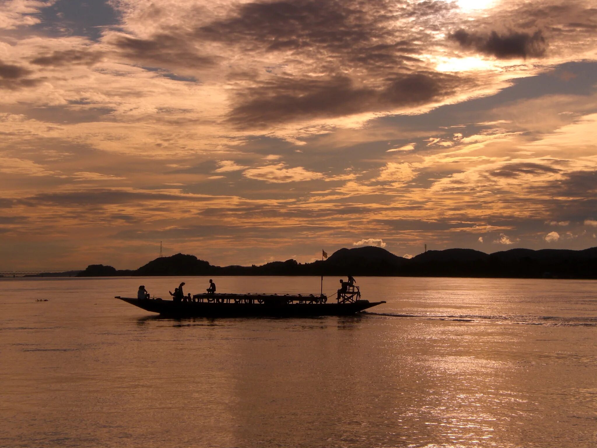 Брахмапутра. Brahmaputra River. Озеро Брахмапутра. Брахмапутра фото. Брахмапутра океан