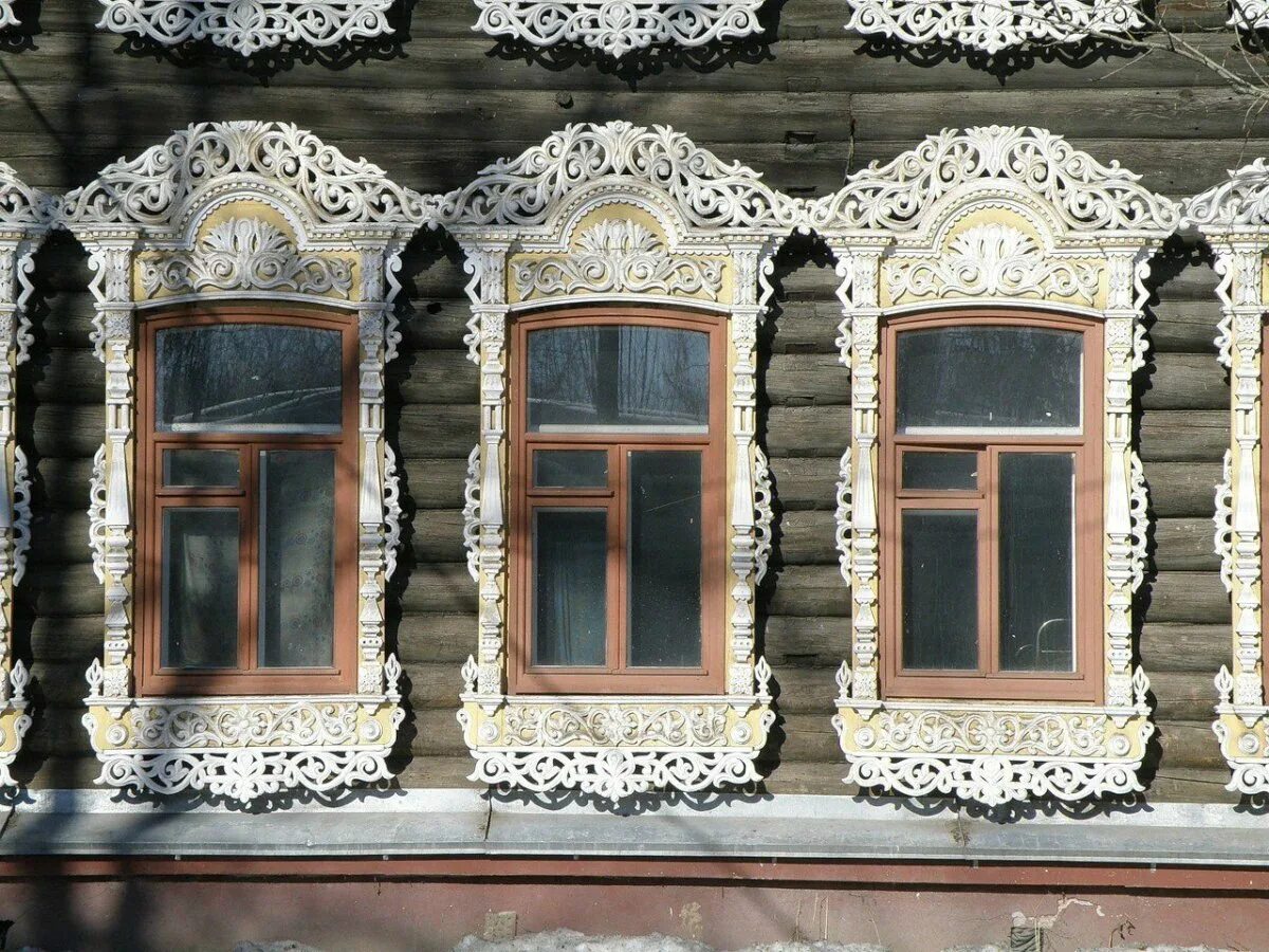Деревянное зодчество томск фасад. Пропильная домовая резьба. Наличники томска. Наличники томска. Наличники томска.
