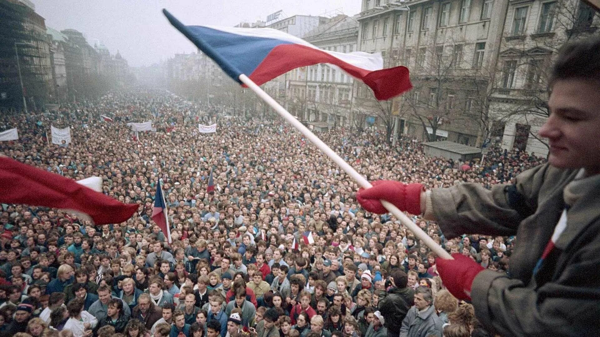 Наиболее известные формы протеста в адрес политического. Революция в Чехословакии 1989. Бархатная революция в Чехословакии. Бархатные революции 1989. Бархатные революции 1989-1990 гг в Восточной Европе.