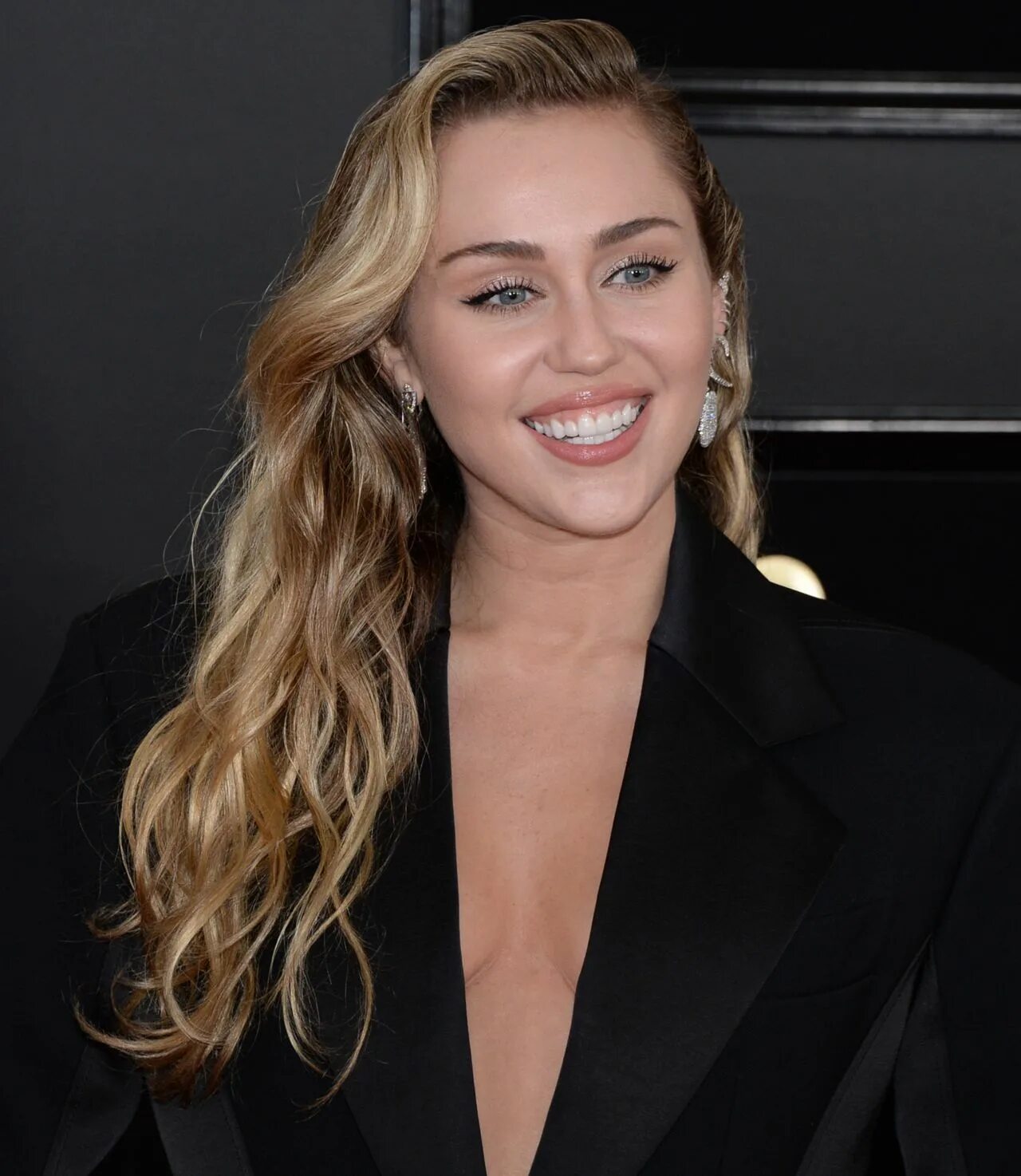 Miley cyrus grammy. Майли Сайрус. Майли Сайрус 2019. Майли Сайрус Грэмми 2019. Майли Грэмми 2008.