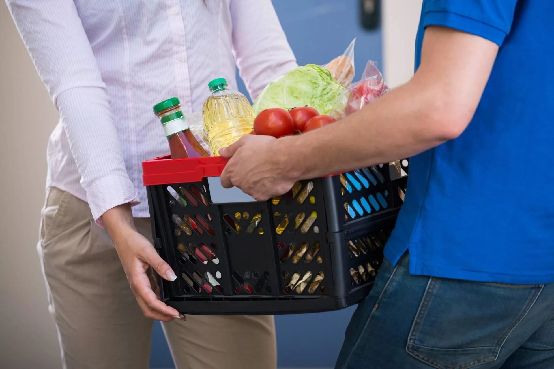 Покупки заказ продуктов. Доставщик продуктов. Пакет с продуктами. Перевозка продуктов. Самовывоз продуктов.