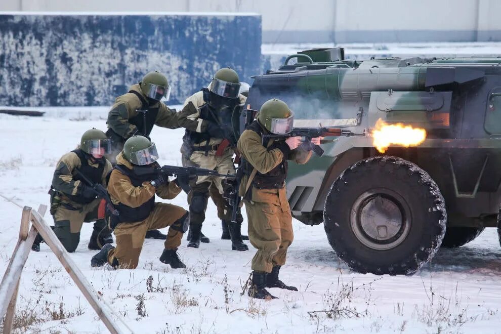 Сколько ехал омон. ОМОН учения. ОМОН фото. ОМОН МВД. ОМОН фотосессия.