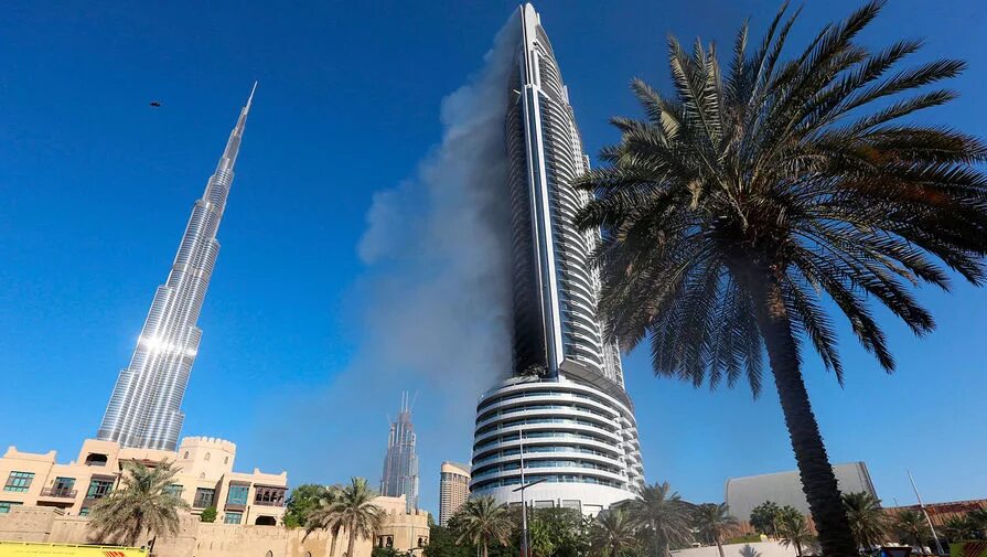Пожар бурдж халифа 2024. Бурдж-Халифа Дубай пожар. The Torch Дубай. Дубай небоскреб факел. Вращающийся небоскреб в Дубае.
