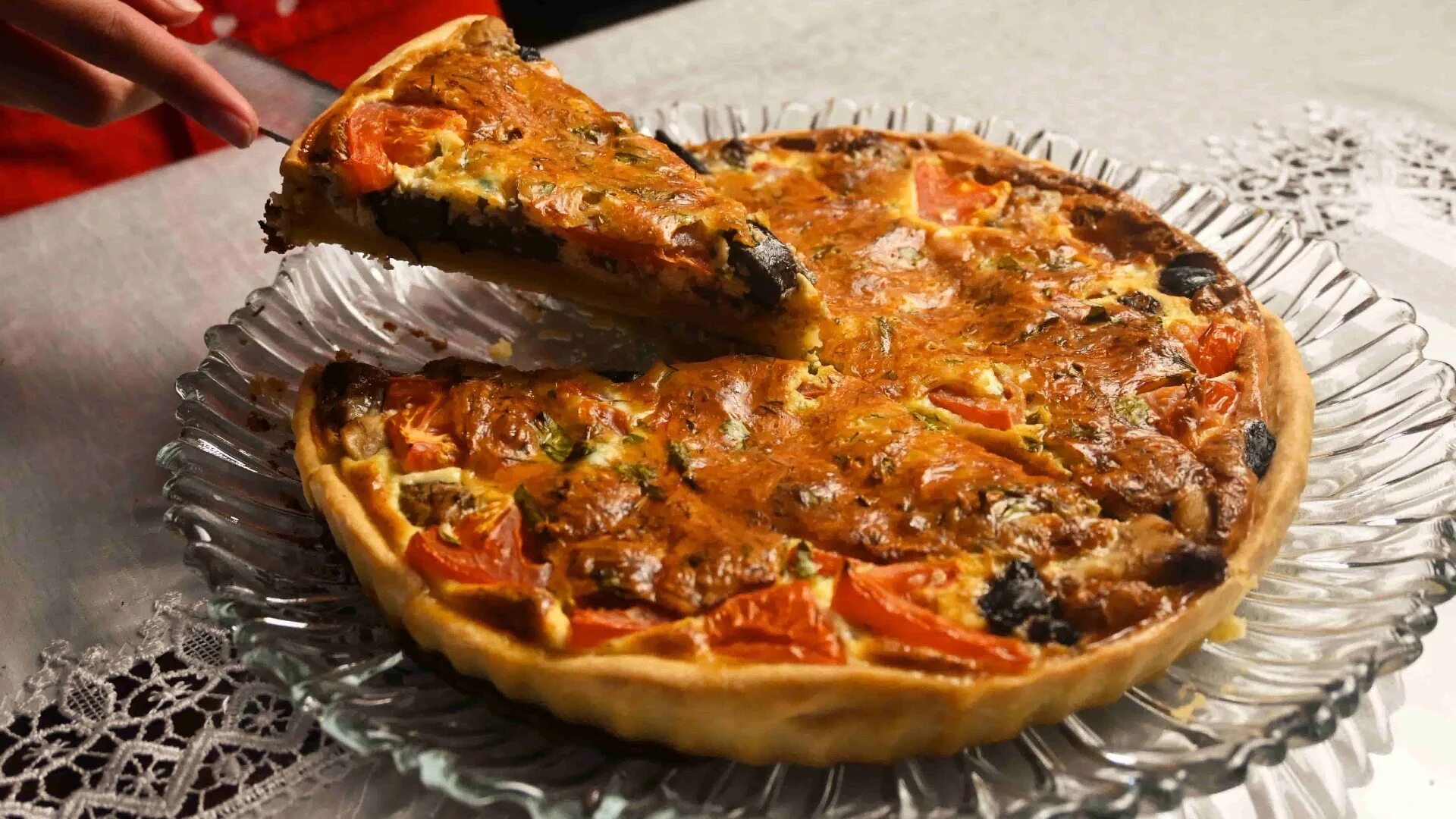 Открытый пирог французов 4. Французская кухня киш лорен. киш лорен во франции. киш французский пирог. киш лорен с курицей.