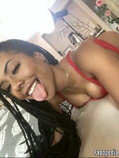 Kira Noir Nude. 