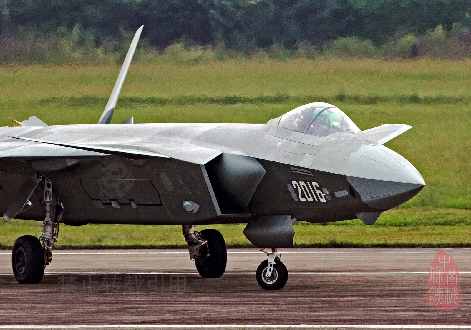 Истребители 5 го поколения. J-20. Истребитель Chengdu j-20. Китайский истребитель пятого поколения j-20. J20 китайский самолет.