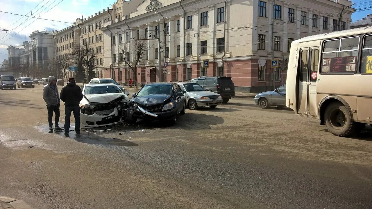 Новости орла и орловской области сегодня происшествия. Дорожные происшествия в Орле. ДТП на Московской улице Орел.