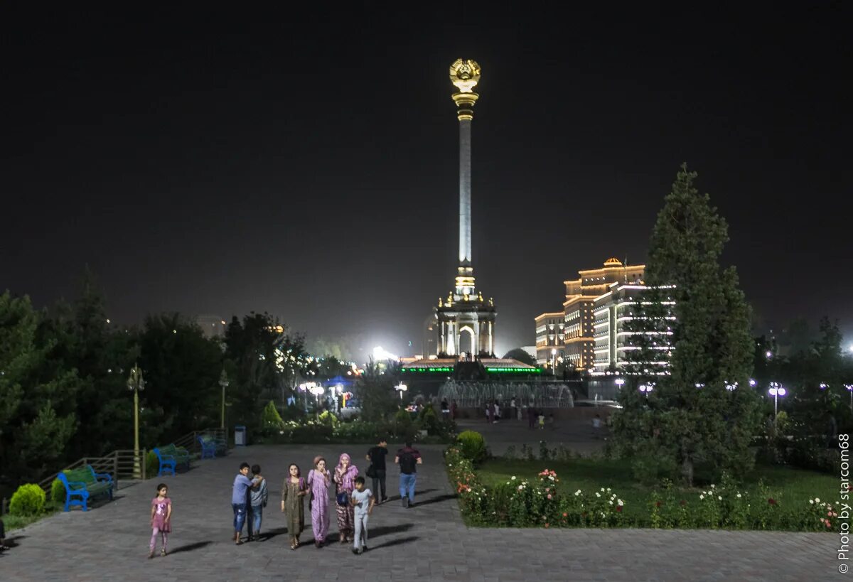 Таджикский вечер. Душанбе. Таджикистан Душанбе. Таджикистан ночной Душанбе. Ночной парк Душанбе.