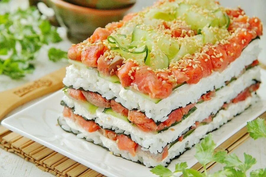 Вкусные рецепты в домашних условиях. Суши торт с нори. Салат суши Филадельфия. Суши торт Филадельфия. Салат суши торт Филадельфия.