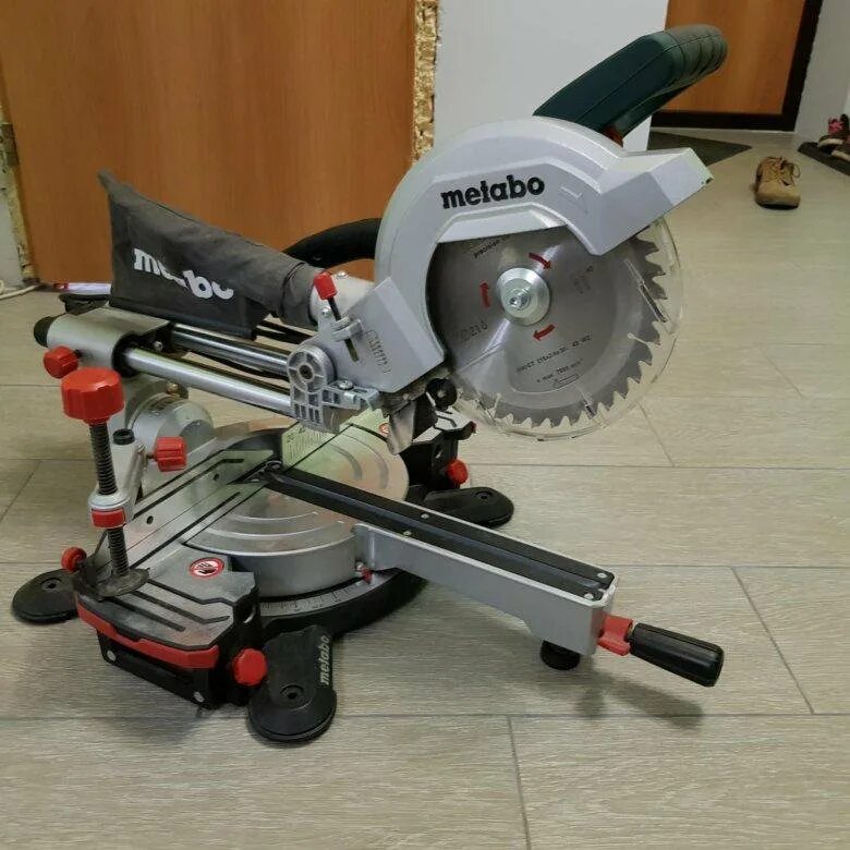 Пила торцовочная метабо кгс 216м. Пила торцовочная metabo ks216m. Торцовочная пила metabo kgs 216 m. Торцовка 216. Торцовочная пила metabo kgs 216 m, 1500 вт.