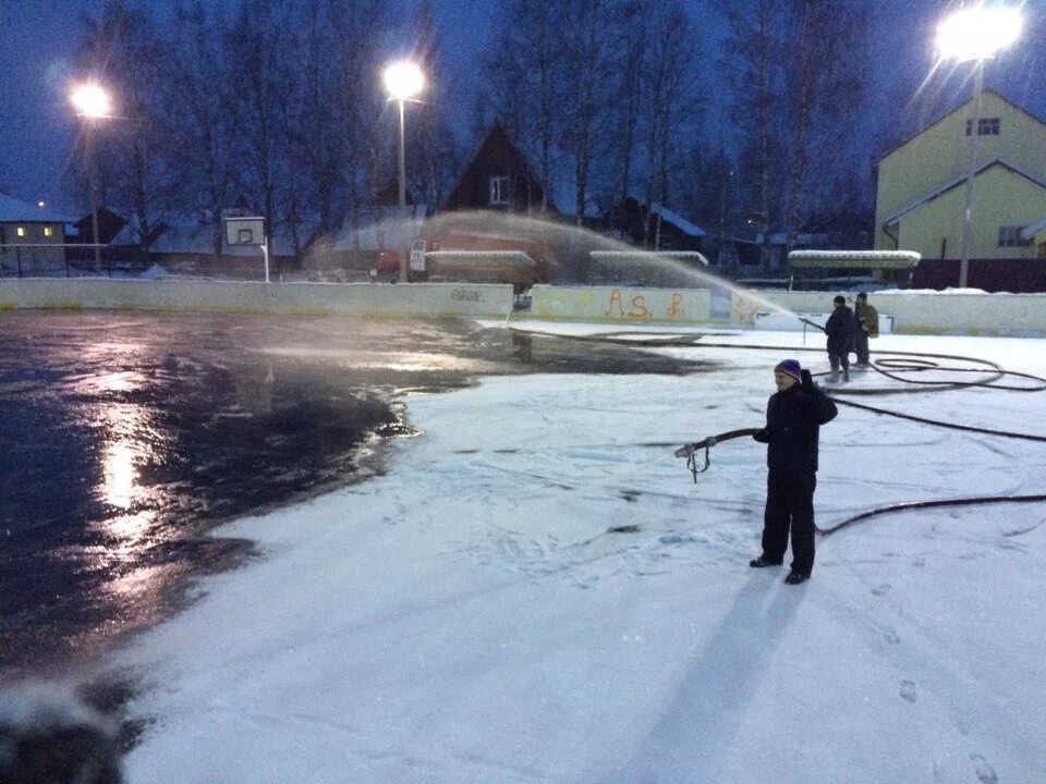 Закроют ли каток. Каток в Цивильске. Ковылкино каток. Когда заливают каток. Каток в городе Цивильске.