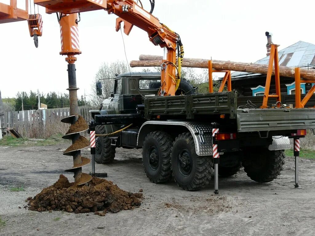 УБМ-85 (Урал 4320). Урал 4320 мкм 200. Мкм-200 на базе Урал. Бурильно-крановая машина мкм-200. Глубина бурения буровой установкой