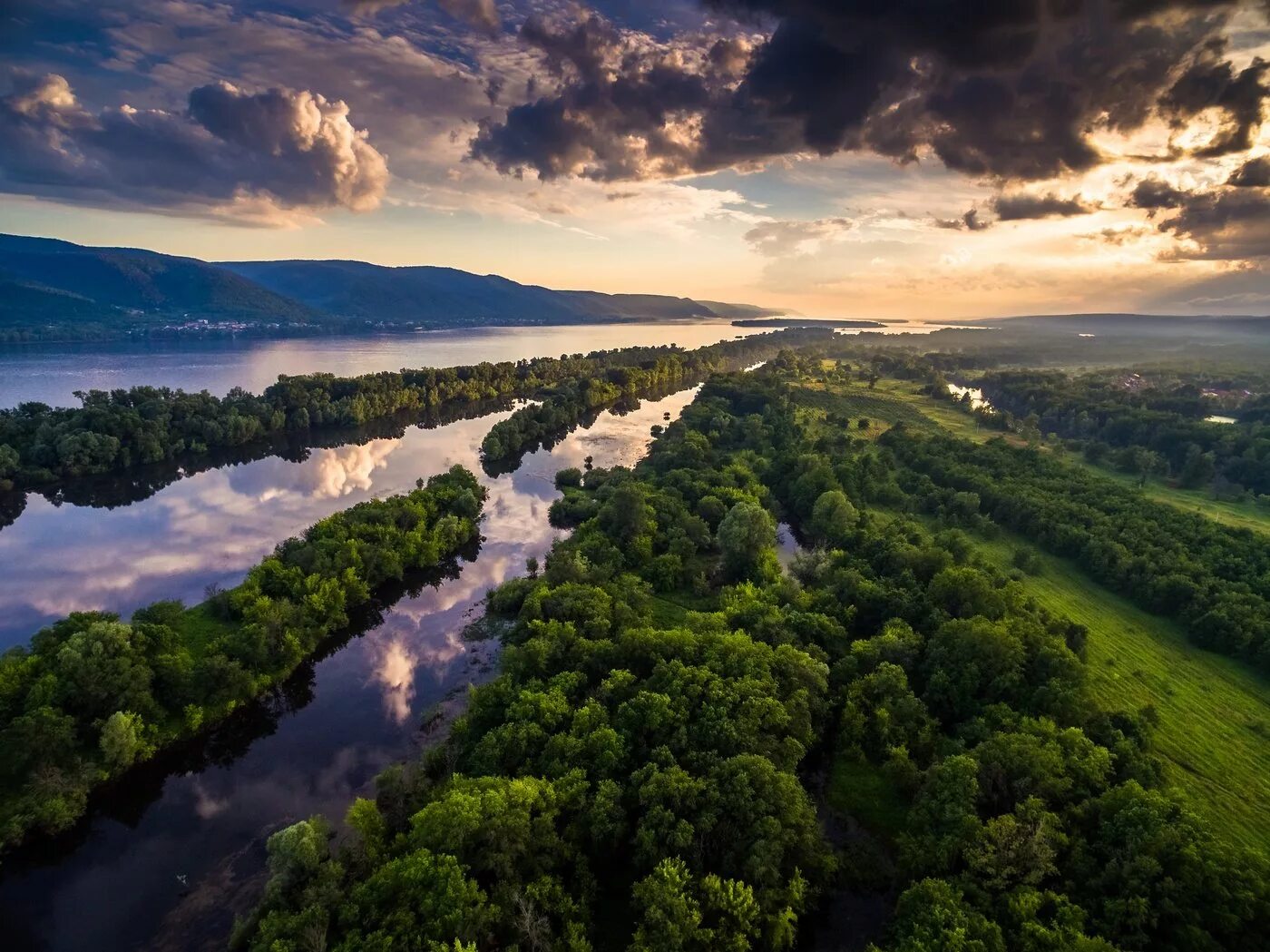 Поволжская природа. Природа Самара река Самарка. Река Волга Поволжье. Самарская Губерния природа. Река Волга в Самарской области.