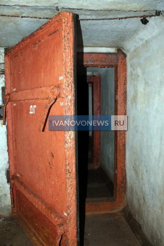 Заброшенный подвал. Заброшенный бункер. Таганрог 23 завод бомбоубежище. Затопленный бункер. Бомбоубежище протон киров.