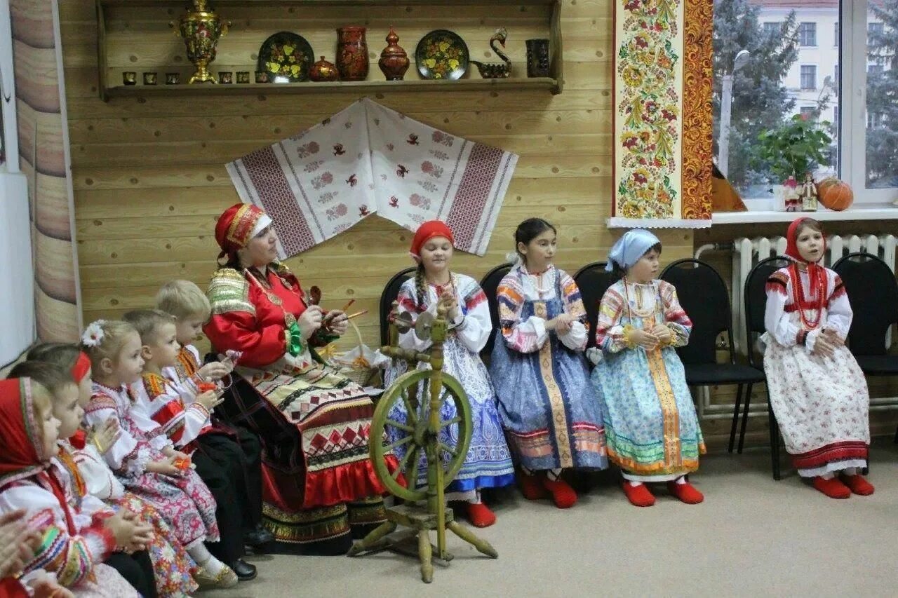 Посиделки программы. Деревенские посиделки. Посиделки. Русские посиделки. Девичьи посиделки.