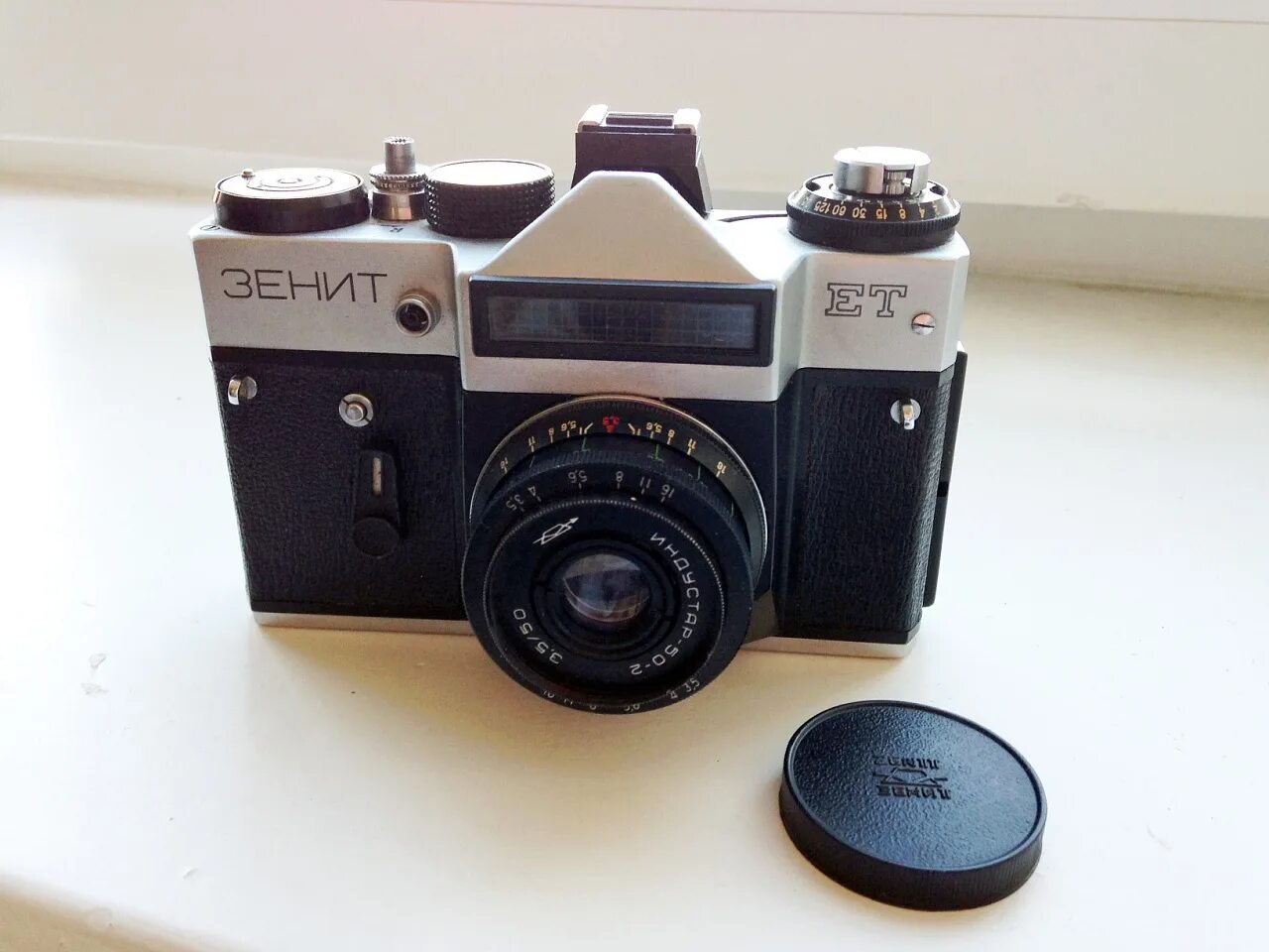 Пленочный фотоаппарат зенит. Пленочный фотоаппарат zenit. Фотоаппарат "зенит-ма-2". Пленочная камера зенит. Зенит 3м с объективом гелиос.