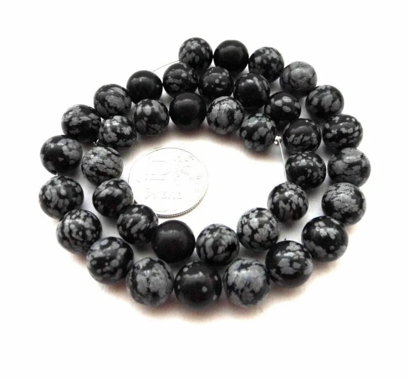 Камень обсидиан вулканическая лава. Обсидиан галтовка. Снежный обсидиан камень. Снежный обсидиан. Обсидиан можно носить.