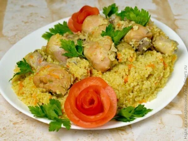 Булгур с куриными. Булгур с куриной голенью в духовке. булгур с куриными рулетиками. булгур с куриной голенью. булгур с курицей в духовке.