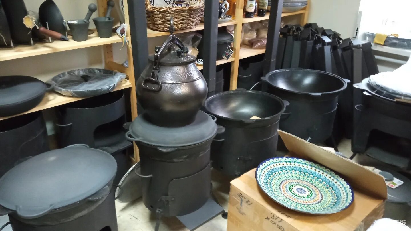 магазин посуды и казанов. казан посуда. чугунная посуда на садоводе. мир казанов 116.