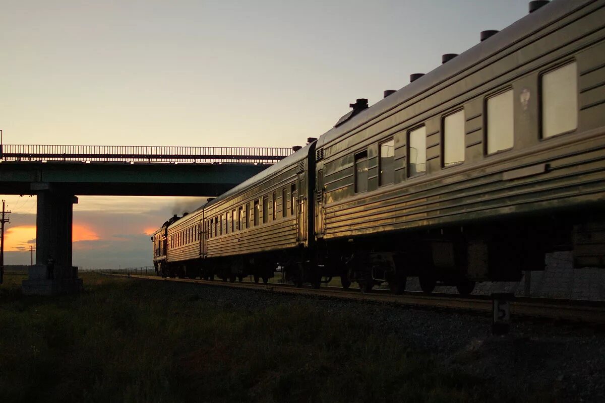 кулунда вокзал ночью. вокзал новосибирск главный. поезд 627. новосибирск главный кулунда. жд вокзал новосибирск арка.