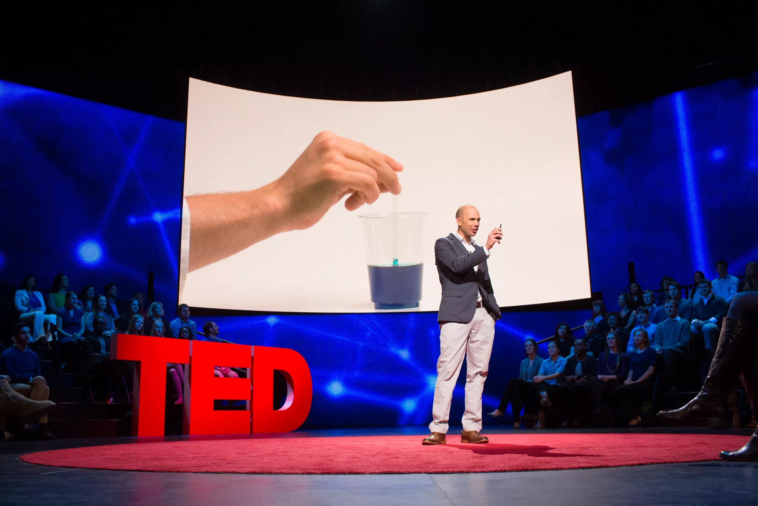 Сайт спикера. Ted конференция. Спикер Ted. Ted talks спикеры. Тэд шоу.