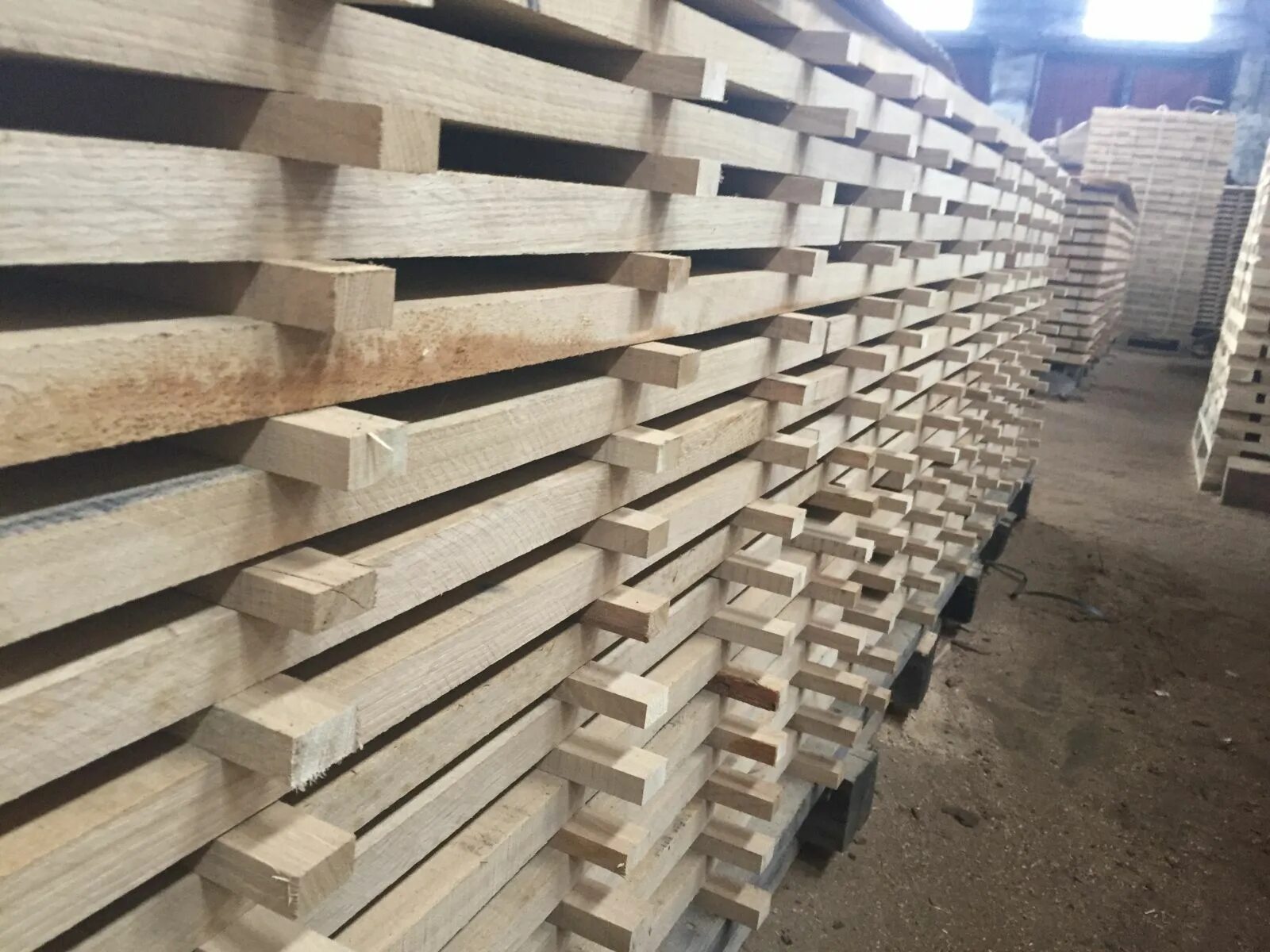 стальная болванка. ясень брусок. черновая мебельная заготовка. черновые заготовки. черновая мебельная заготовка.