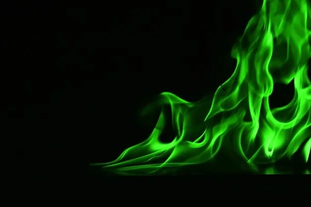 The green flame. Зеленое пламя. Зелёный огонь на чёрном фоне. Салатовое пламя. Зелёное пламя огня.