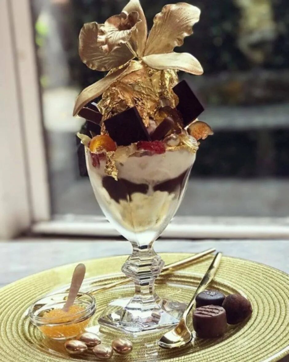 Дорогой десерт. Мороженое Golden Opulence Sundae. Сандей «Frrrozen Haute Chocolate», $25000. Десерт Frrrozen Haute Chocolate. Сандей «Frrrozen Haute Chocolate».