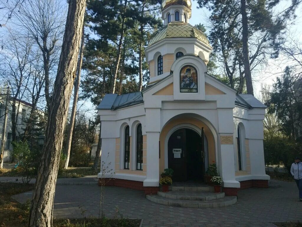 Симферополь часовня на центральном рынке. Часовня внутри луки войно-ясенецкого симферополь. Симферополь часовня. Церковь во имя святых константина и елены симферополь. Часовня святого георгия победоносца.