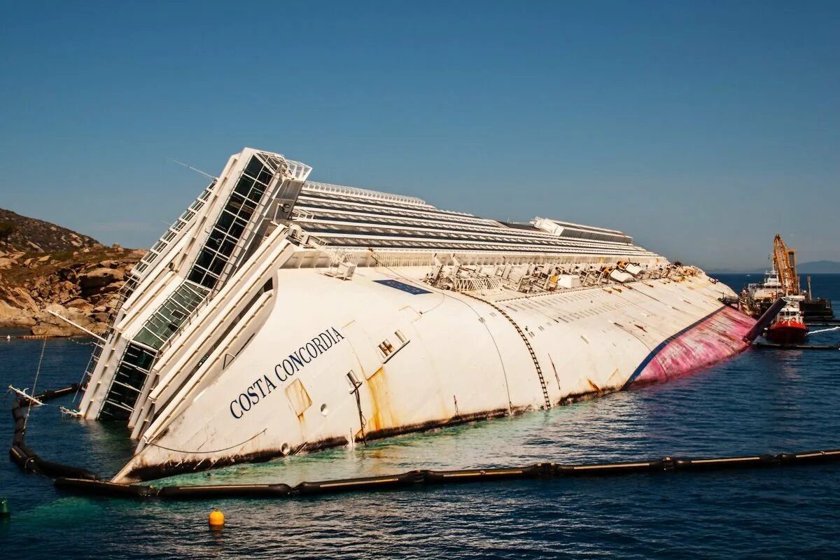 Конкордия крушение. Корабль Коста Конкордия крушение. Круизный лайнер Costa Concordia. Крушение Коста Конкордии 2012. Коста Конкордия затонувшие корабли.