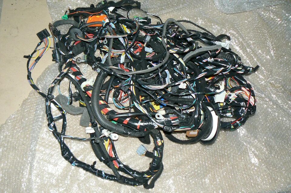 Рено логан 1. Мотор ноя коса рено логан. Коса подкапотная рено логан 2. Подкапотная проводка рено симбол. Салонная проводка меган 2.