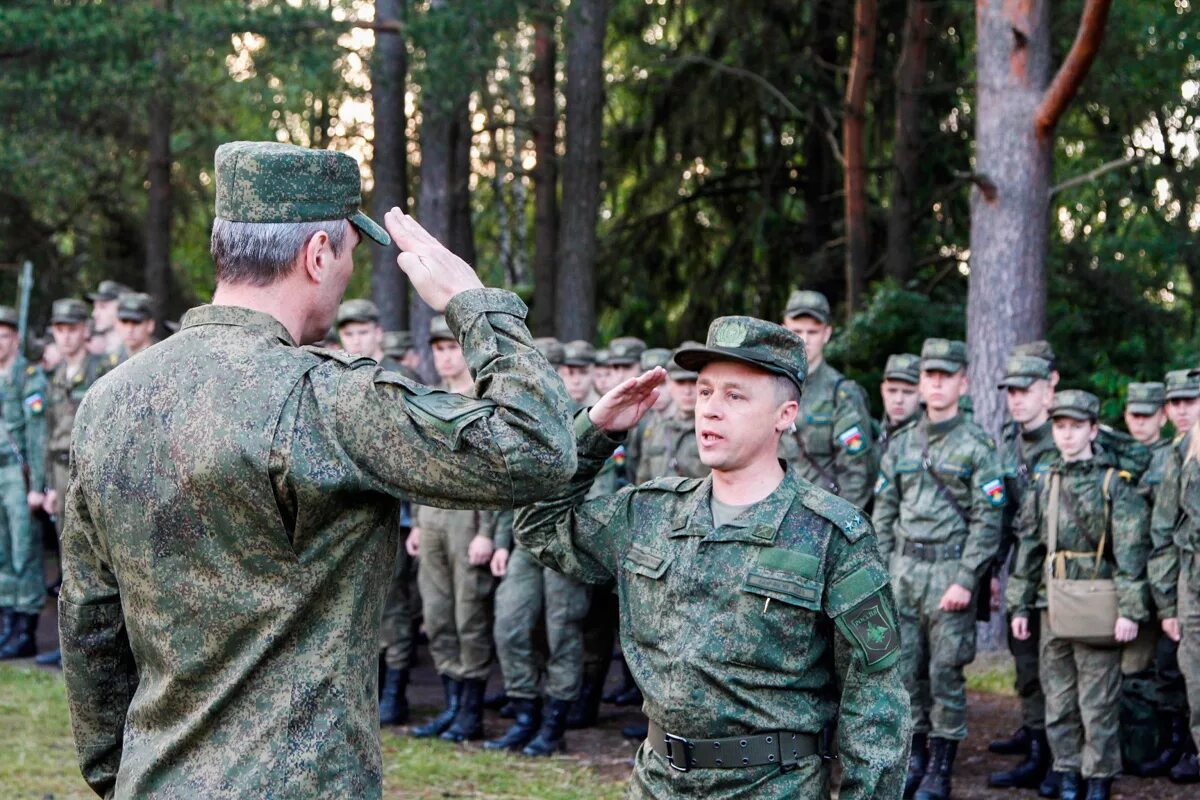 Распорядиться военный. Учебный центр топографической службы вс РФ Боровичи. Воинские части обеспечения. Военный топограф. Военно топографическая служба.