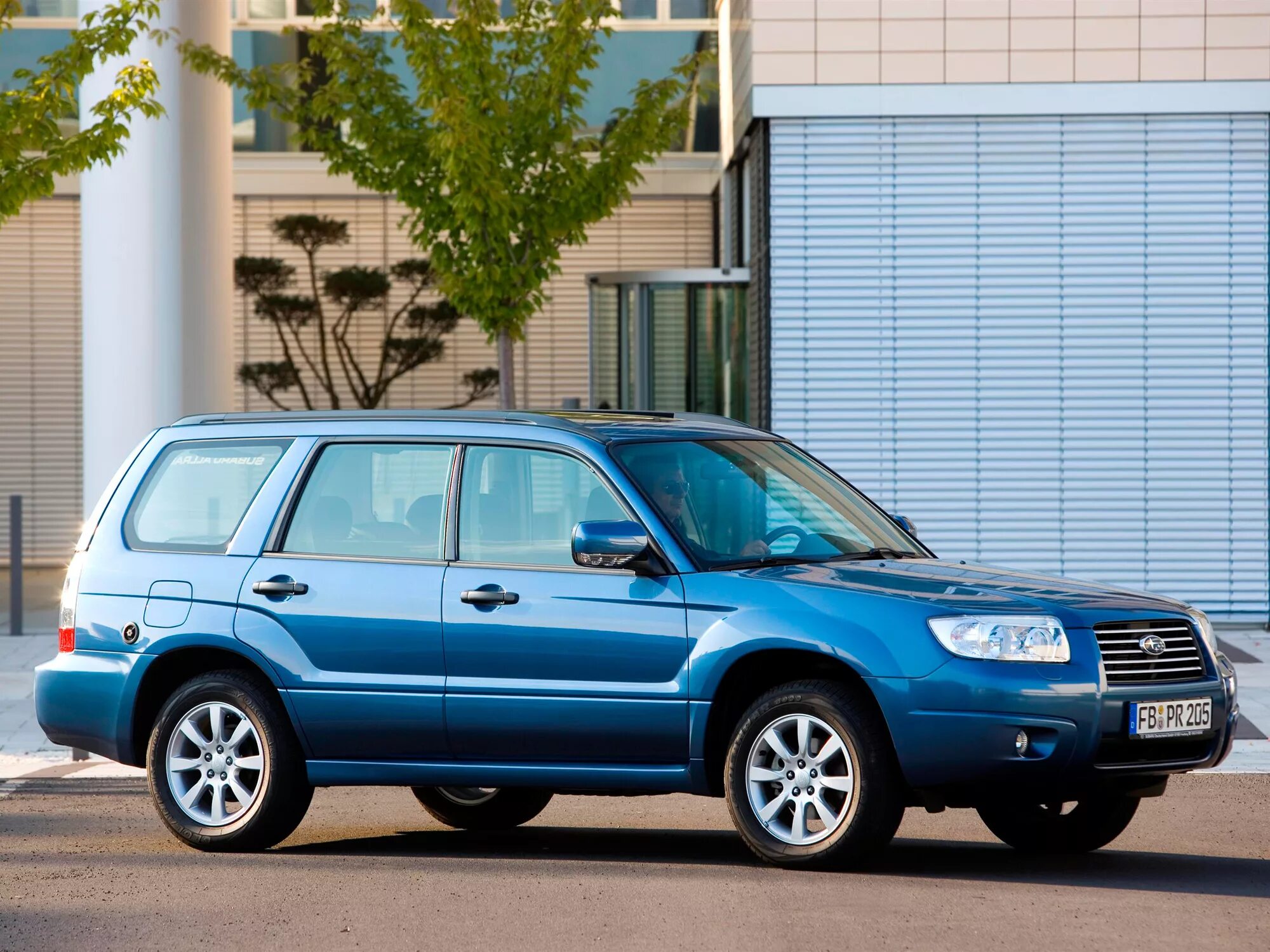 Субару форестер какие поколения. Subaru Forester 2. Subaru Forester 2005. Subaru Forester 2002 2.5. Subaru Forester 2 2005.