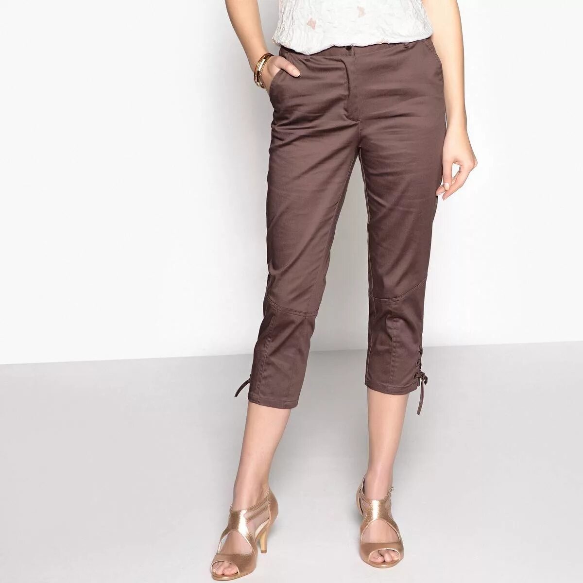 Укороченные брюки женские. Брюки прямые женские укороченные. Martina franca брюки укороченные. Укороченные штаны женские. Классические брюки женские.